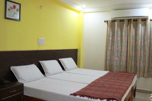 Lodge Hotel Sahasra Residency