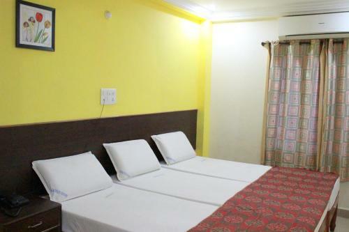 Lodge Hotel Sahasra Residency