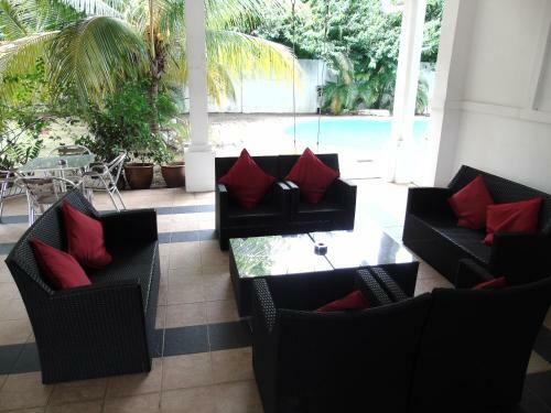 Rumah Putih Bed & Breakfast Near Klia & Klia 2
