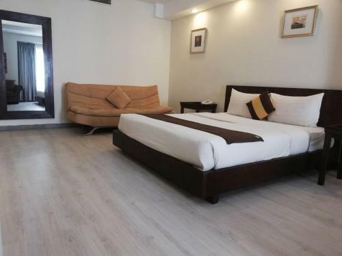 Hotel Holiday Villa Nataya