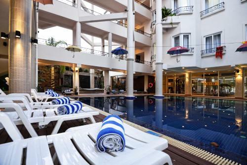 Hotel Holiday Villa Nataya