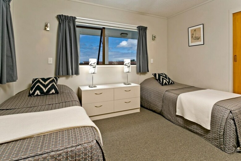 Snells Beach Motel