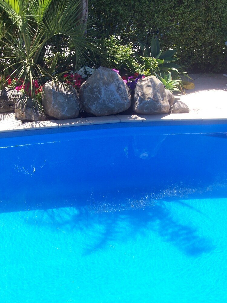 Snells Beach Motel