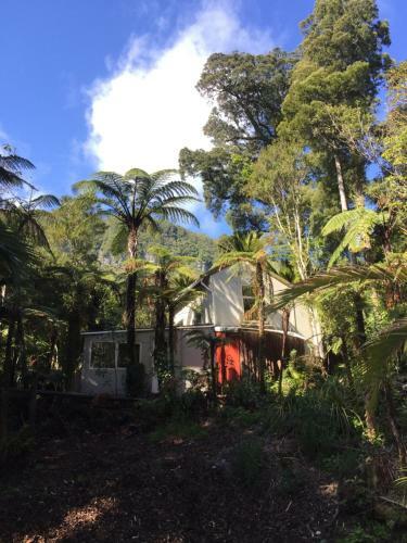 Lodge Te Nikau Retreat