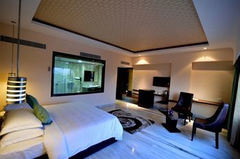 Q Hotel