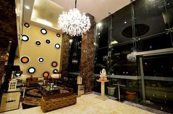 Q Hotel