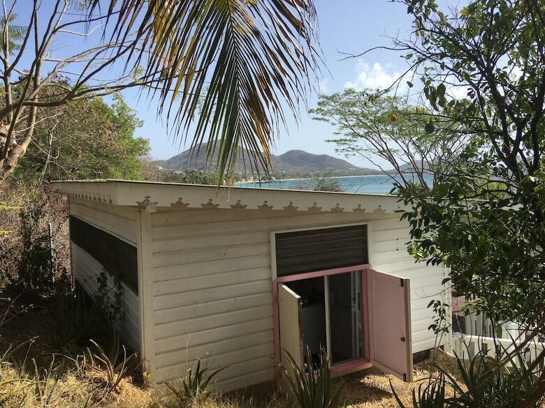 Green Roof Inn