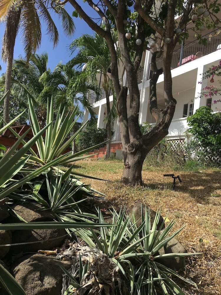 Green Roof Inn