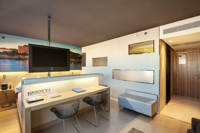 Hotel Barcel� M�laga