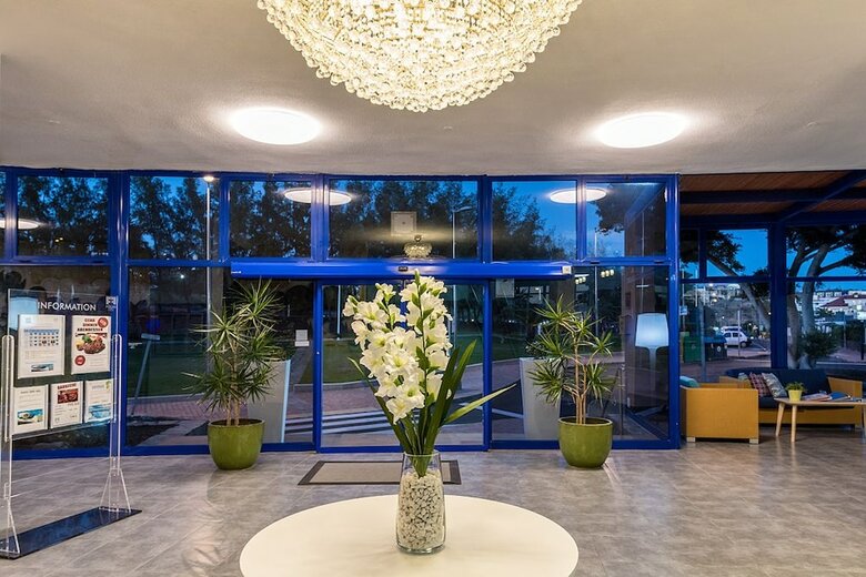 Aparthotel New Folias