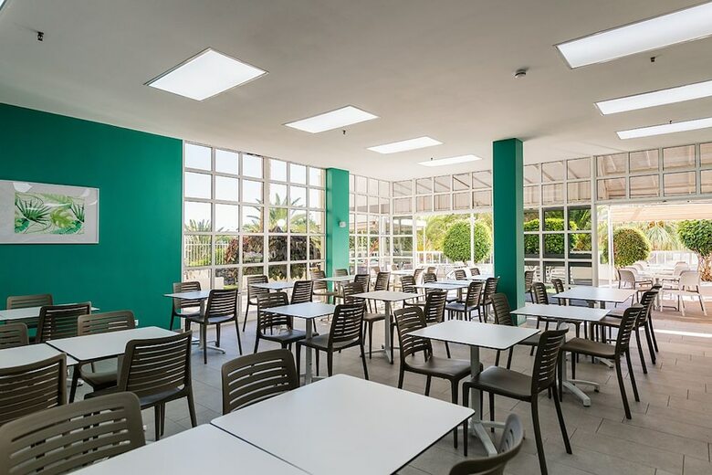 Aparthotel New Folias