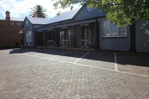 Halfway House Hotel