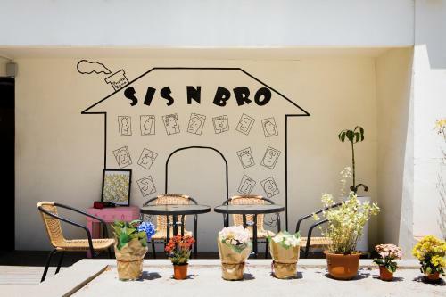Hostal Sis N Bro Guesthouse