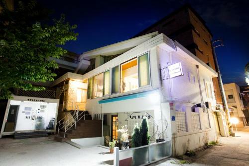 Hostal Sis N Bro Guesthouse