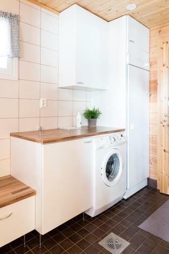 Hotel Napapiirin J�rvilomat
