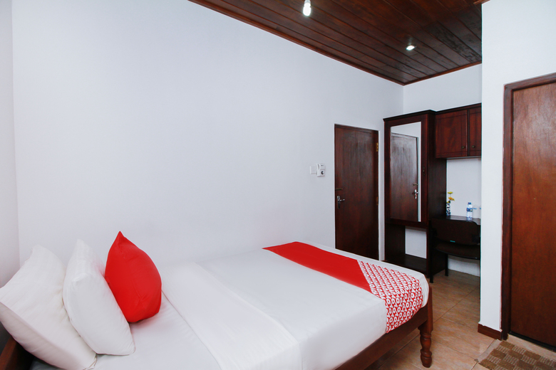 Aradhana Hotel