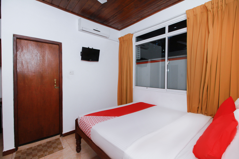 Aradhana Hotel