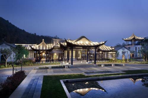Tengchong Hotel Hotspring Village
