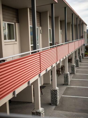 Riverstone Motel