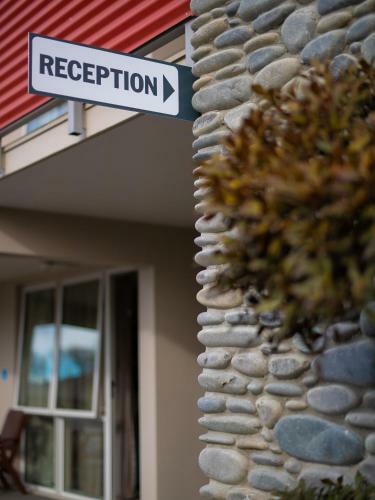 Riverstone Motel