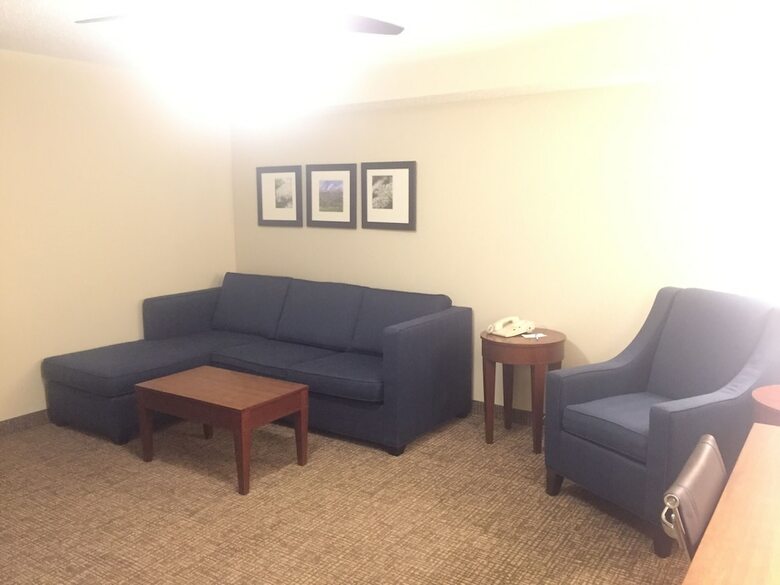 Hotel Comfort Inn And Suites - Airport