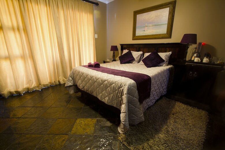 Hostal Royal Game Guest House