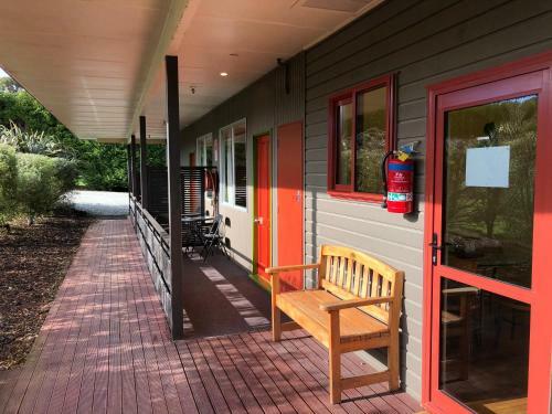Motel Catlins Kiwi Holiday Park At Cathedral Caves