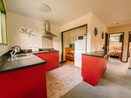Motel Catlins Kiwi Holiday Park At Cathedral Caves