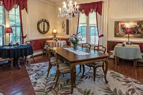 Silver Heart Inn Bed And Breakfast
