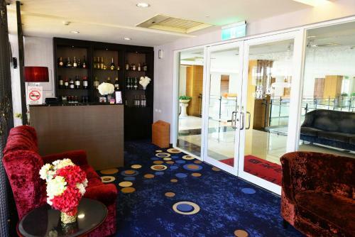 Hotel Papago International Resort