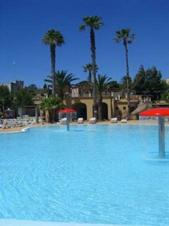 Hostal Sporting Club Village