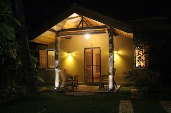 Villa Shade