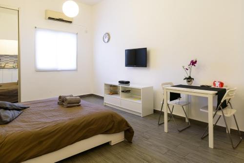 Frishman Apartments