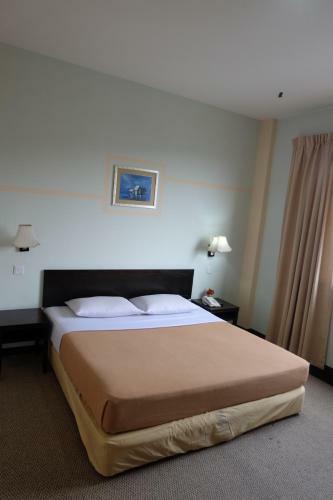 Carlton Holiday Hotel & Suites