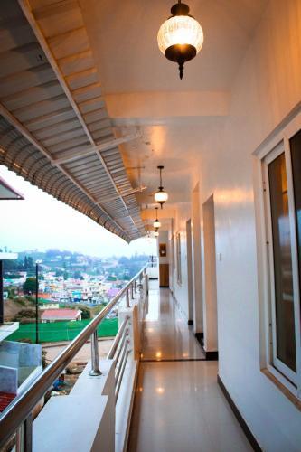 Hotel Alwoodland Residency