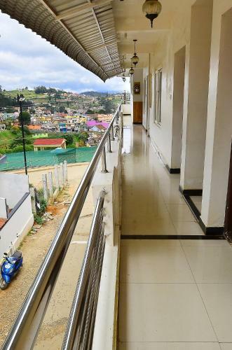 Hotel Alwoodland Residency