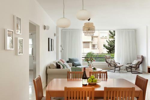 Pinsker - New 2 Bedroom Apartment