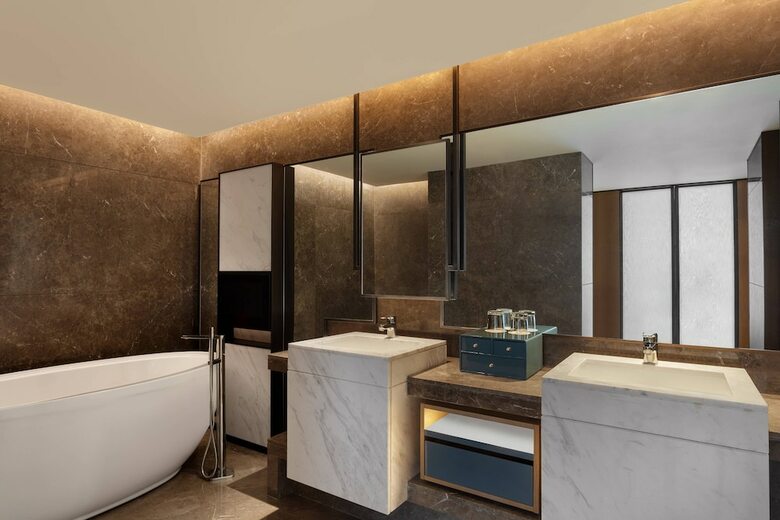 The Gateway Hotel Athwalines