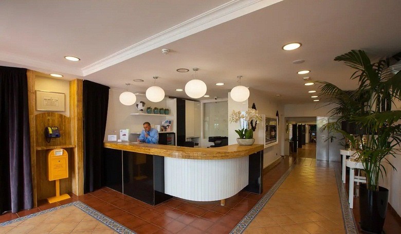 Apartamentos Jard�n Del Sol