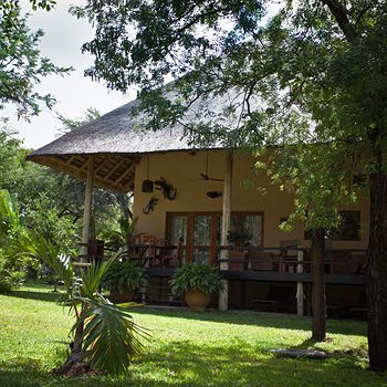 Sefapane Lodge And Safaris