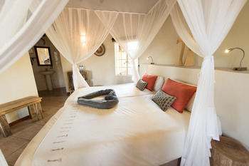 Sefapane Lodge And Safaris