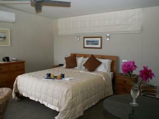 Bed & Breakfast Almyra Waterfront Lodge