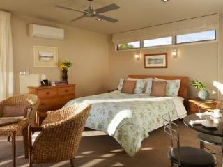 Bed & Breakfast Almyra Waterfront Lodge
