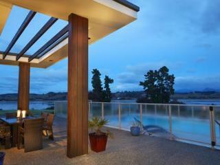 Bed & Breakfast Almyra Waterfront Lodge