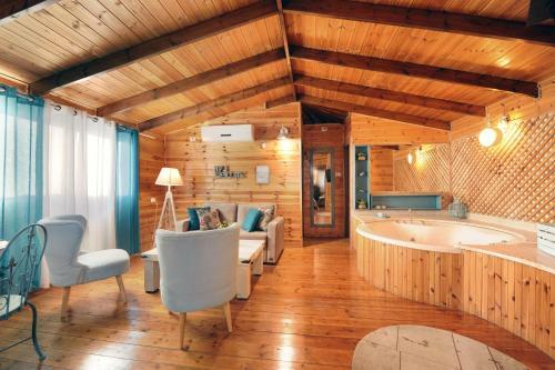 Lodge Barzilay Mansion