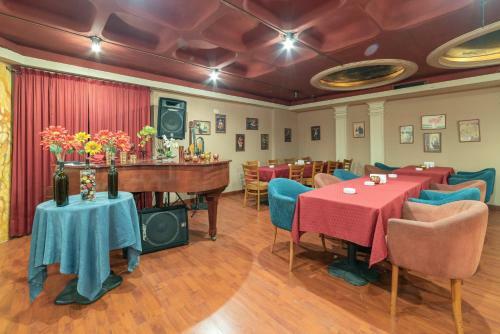 Madisson Hotel