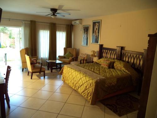 Hostal Heatherdale Guesthouse & Shuttle Services