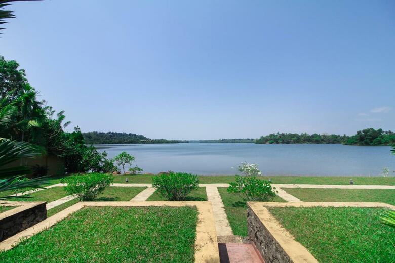 Hotel Kalla Bongo Lake Resort