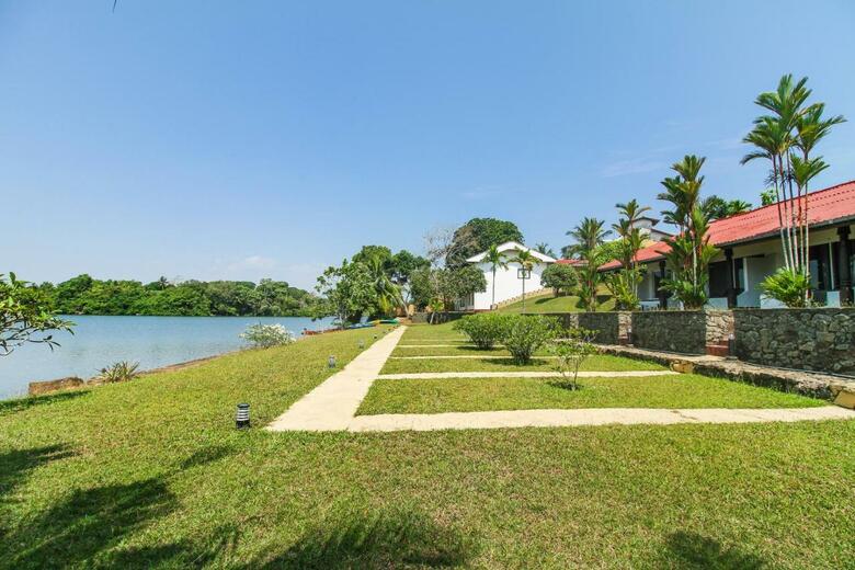 Hotel Kalla Bongo Lake Resort