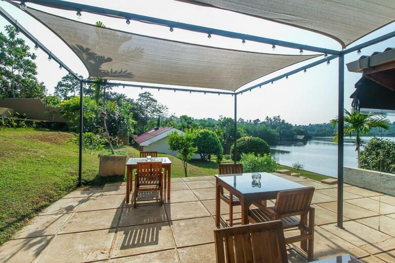 Hotel Kalla Bongo Lake Resort